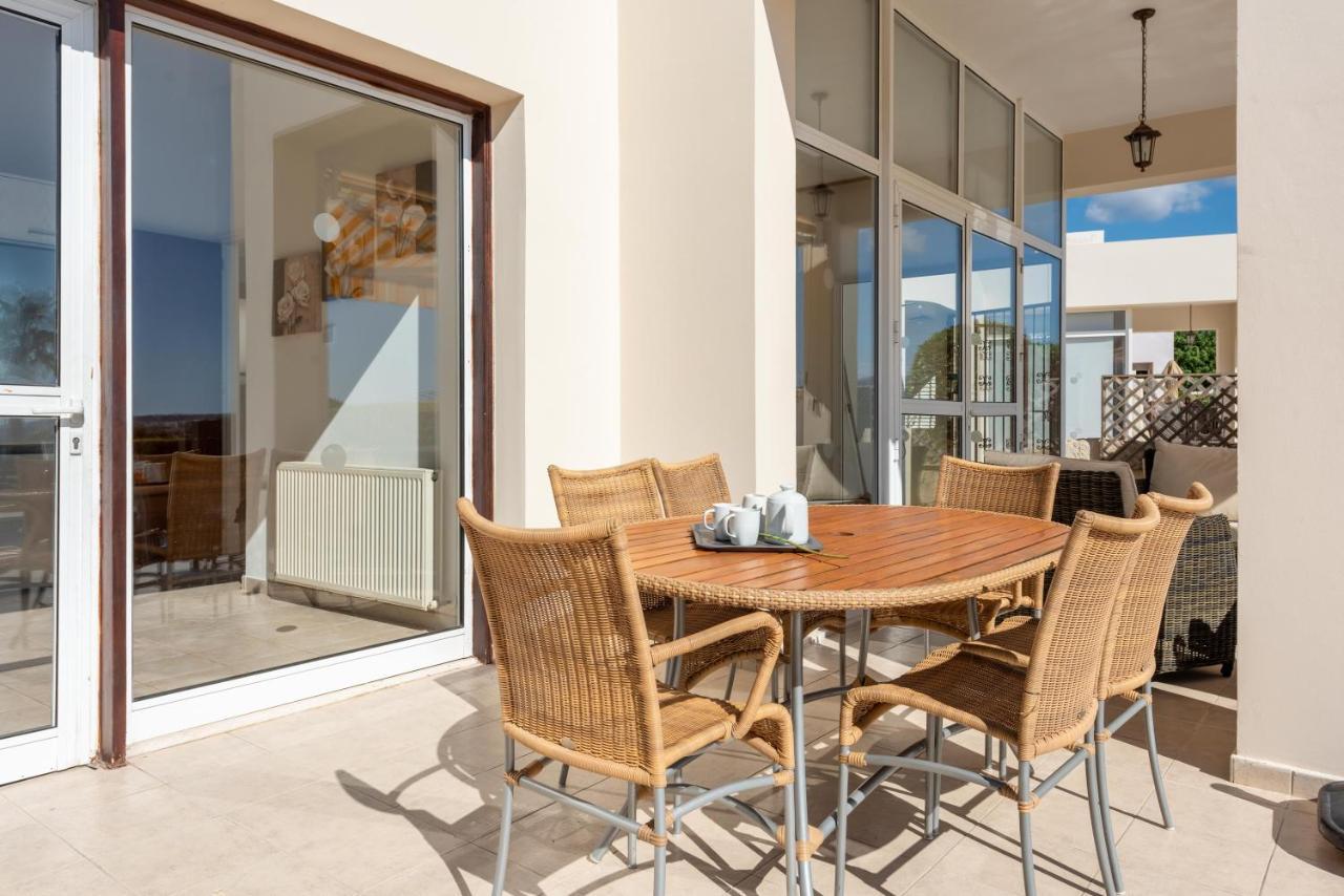 Villa Savoya Sunrise By Ezoria Villas Coral Bay Extérieur photo