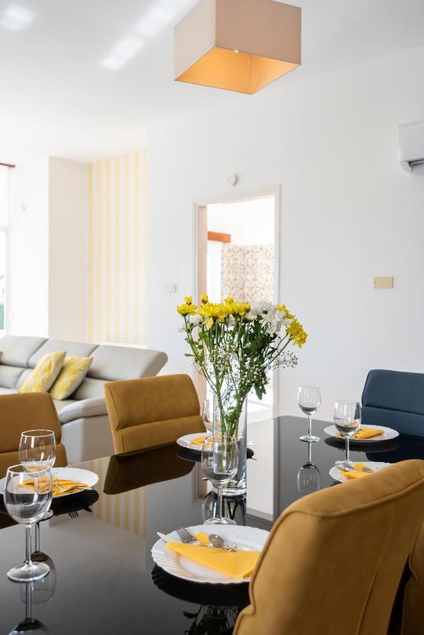 Villa Savoya Sunrise By Ezoria Villas Coral Bay Extérieur photo