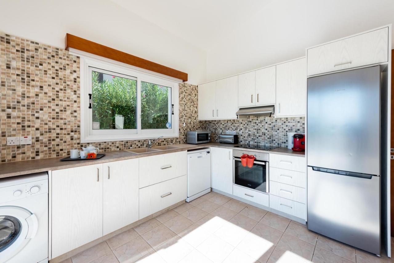 Villa Savoya Sunrise By Ezoria Villas Coral Bay Extérieur photo
